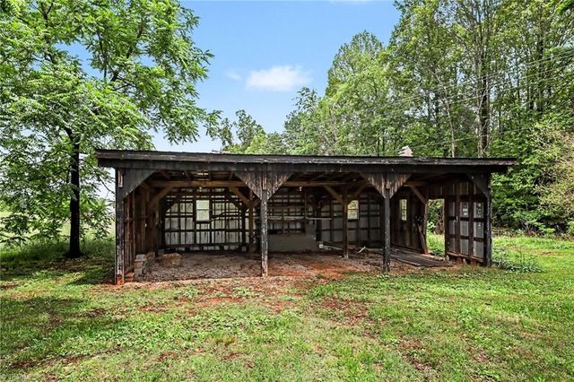 3389 NC Highway 704 E, Lawsonville, NC 27022