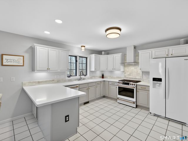 11 Payer Lane, Groton, CT 06355