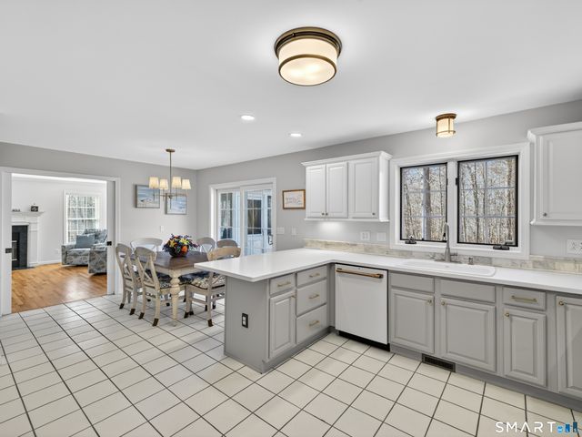 11 Payer Lane, Groton, CT 06355