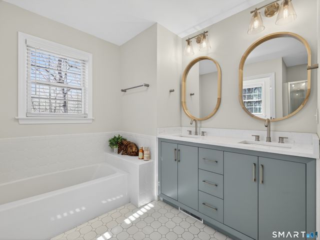 11 Payer Lane, Groton, CT 06355