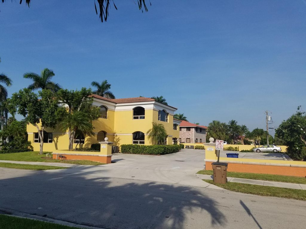 Image 1 of property listing at 481 E Hillsboro Boulevard 100-2, Deerfield Beach, FL 33441