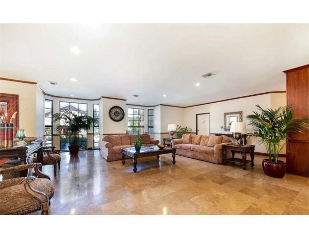 17914 Magnolia Boulevard 210, Encino, CA 91316