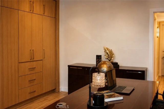 17914 Magnolia Boulevard 210, Encino, CA 91316