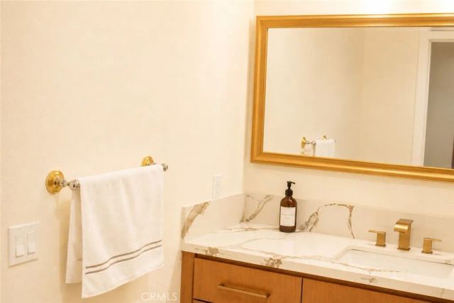 17914 Magnolia Boulevard 210, Encino, CA 91316