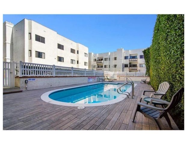 17914 Magnolia Boulevard 210, Encino, CA 91316
