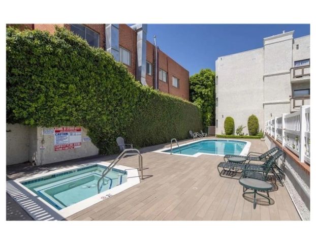 17914 Magnolia Boulevard 210, Encino, CA 91316