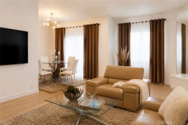 17914 Magnolia Boulevard 210, Encino, CA 91316