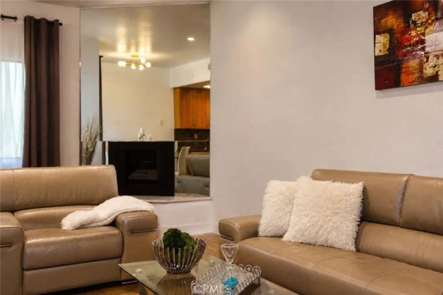 17914 Magnolia Boulevard 210, Encino, CA 91316