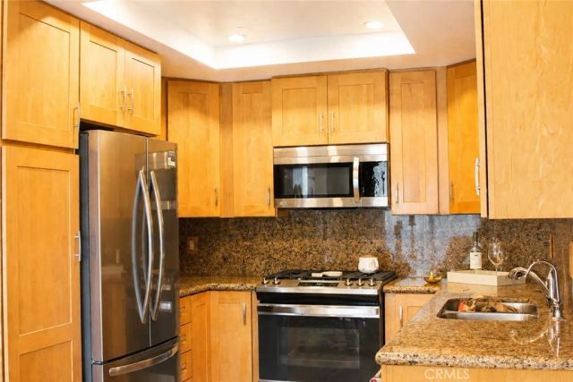 17914 Magnolia Boulevard 210, Encino, CA 91316