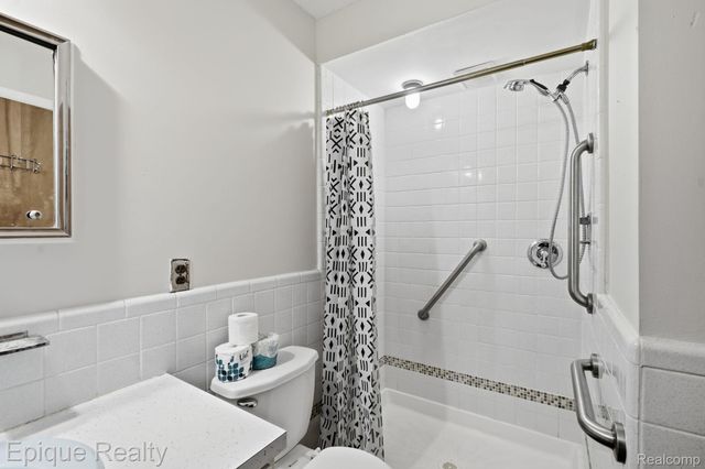 7335 Coach Lane, West Bloomfield Charter Township, MI 48322