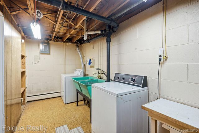 7335 Coach Lane, West Bloomfield Charter Township, MI 48322