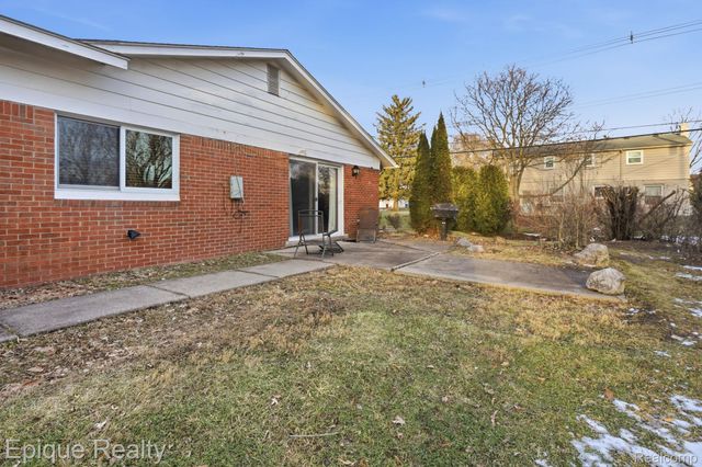 7335 Coach Lane, West Bloomfield Charter Township, MI 48322