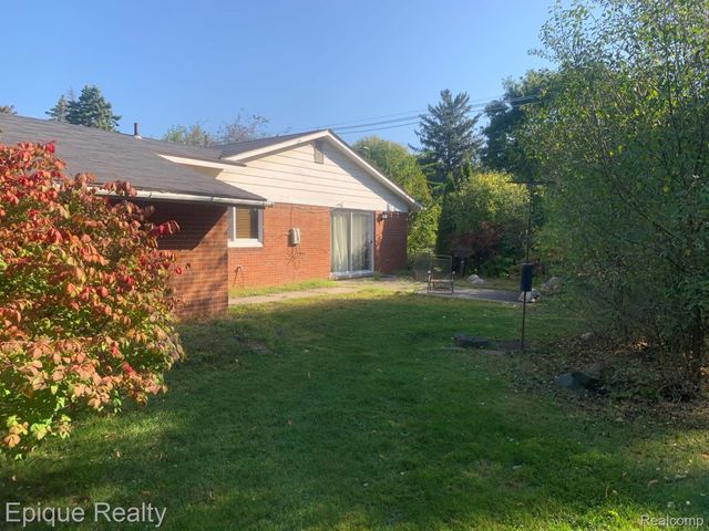 7335 Coach Lane, West Bloomfield Charter Township, MI 48322