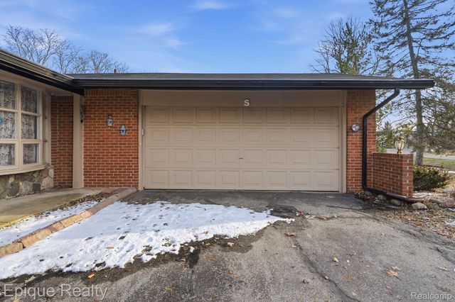 7335 Coach Lane, West Bloomfield Charter Township, MI 48322