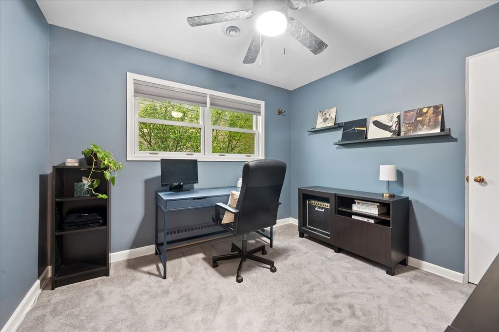 Image 12 of property listing at 5844 Capri Lane, Morton Grove, IL 60053