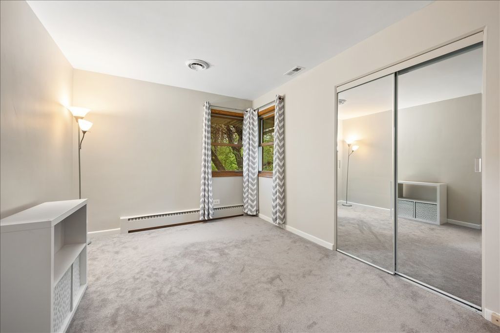 Image 14 of property listing at 5844 Capri Lane, Morton Grove, IL 60053