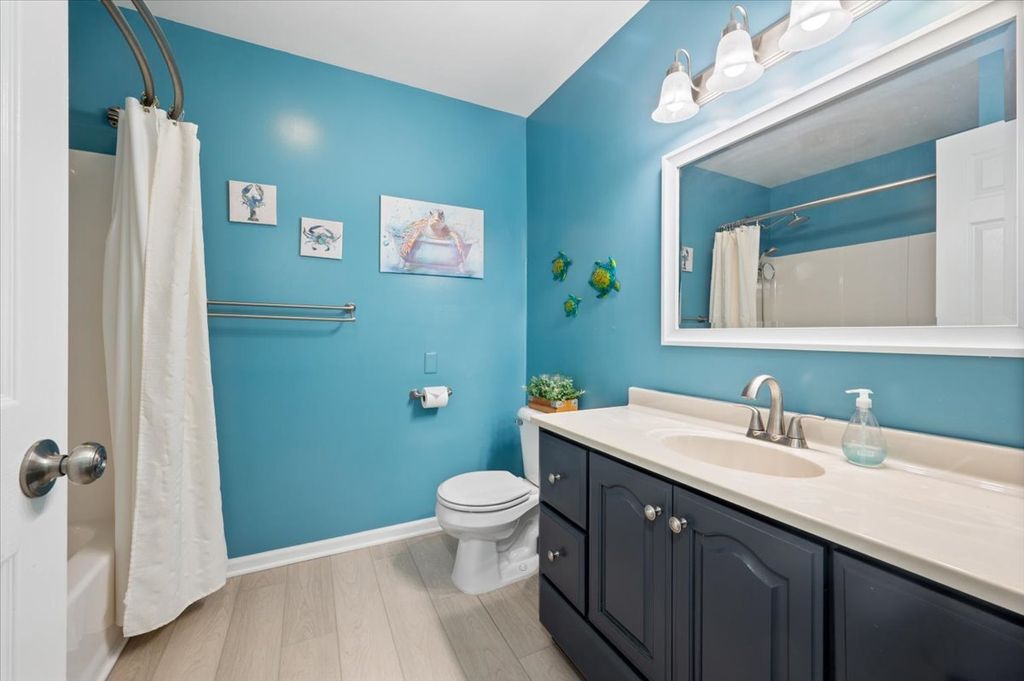 Image 15 of property listing at 5844 Capri Lane, Morton Grove, IL 60053