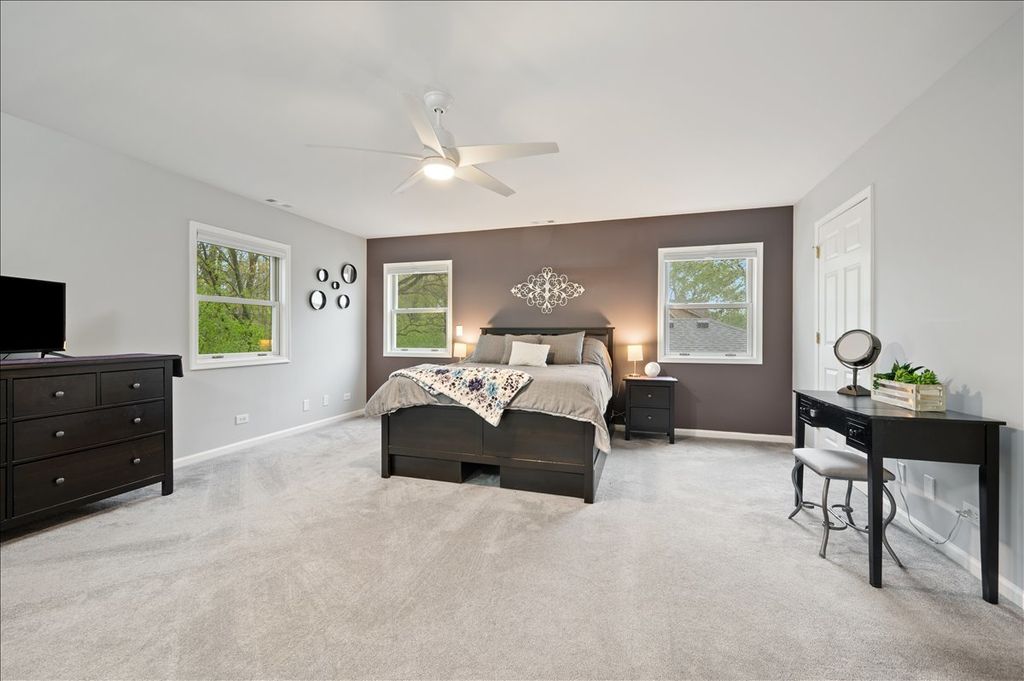 Image 17 of property listing at 5844 Capri Lane, Morton Grove, IL 60053