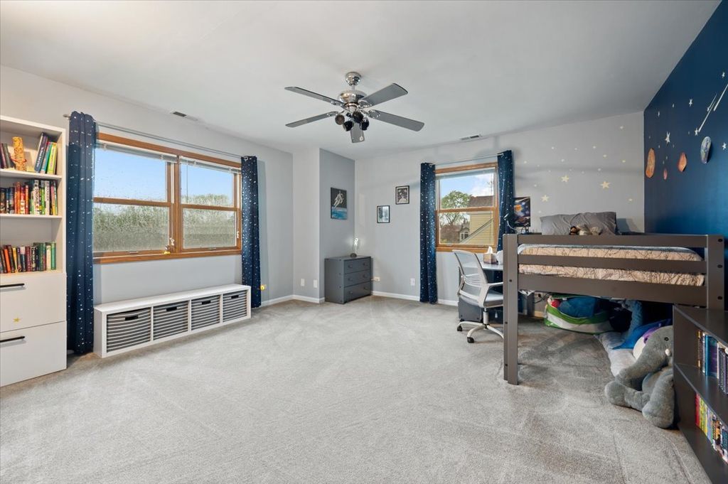 Image 18 of property listing at 5844 Capri Lane, Morton Grove, IL 60053