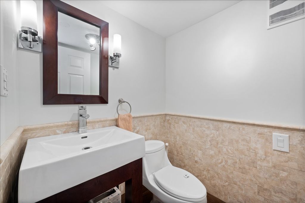 Image 21 of property listing at 5844 Capri Lane, Morton Grove, IL 60053