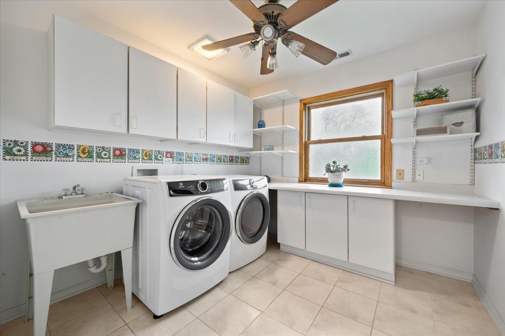 Image 22 of property listing at 5844 Capri Lane, Morton Grove, IL 60053