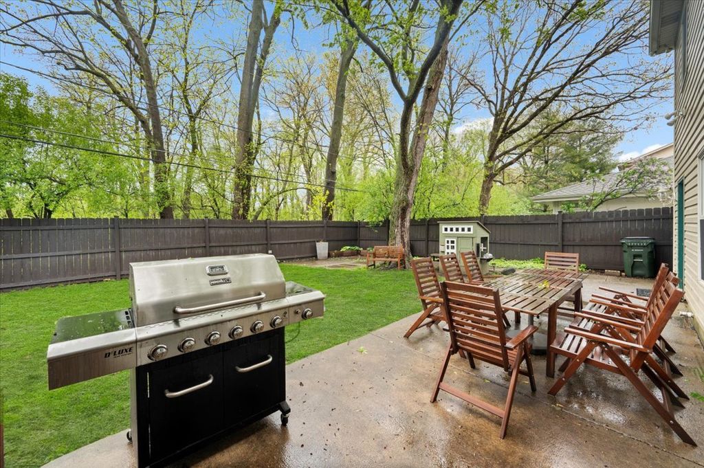 Image 24 of property listing at 5844 Capri Lane, Morton Grove, IL 60053