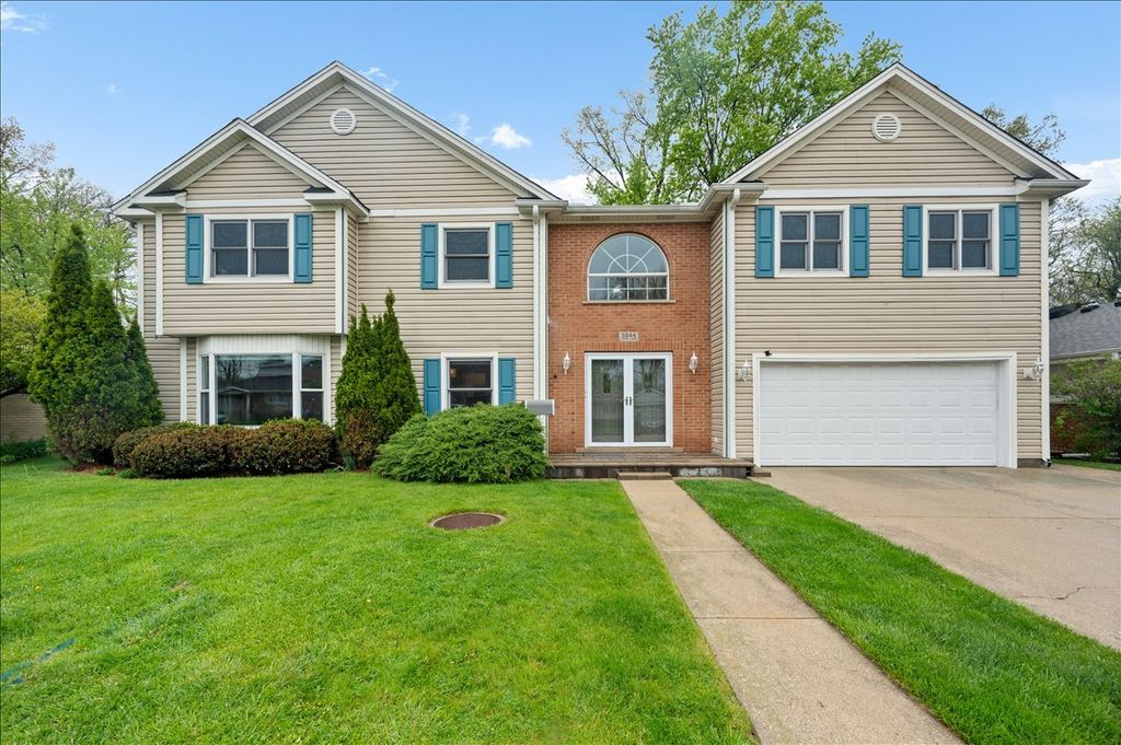 Image 26 of property listing at 5844 Capri Lane, Morton Grove, IL 60053