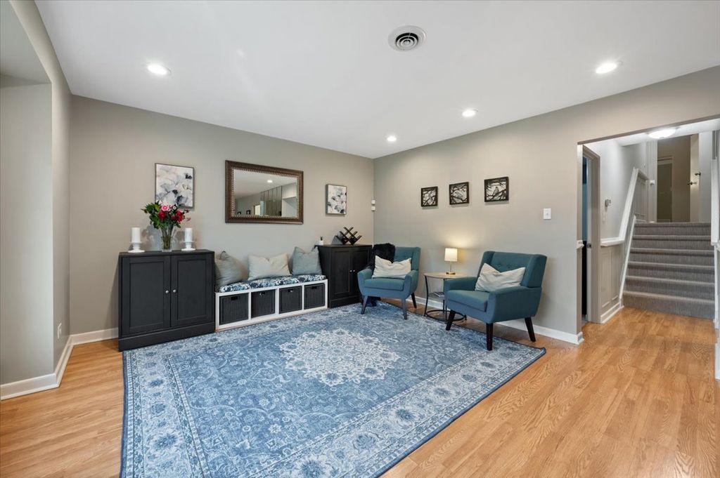 Image 10 of property listing at 5844 Capri Lane, Morton Grove, IL 60053
