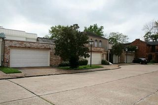 131 Phanturn Lane, Bellaire, TX 77401