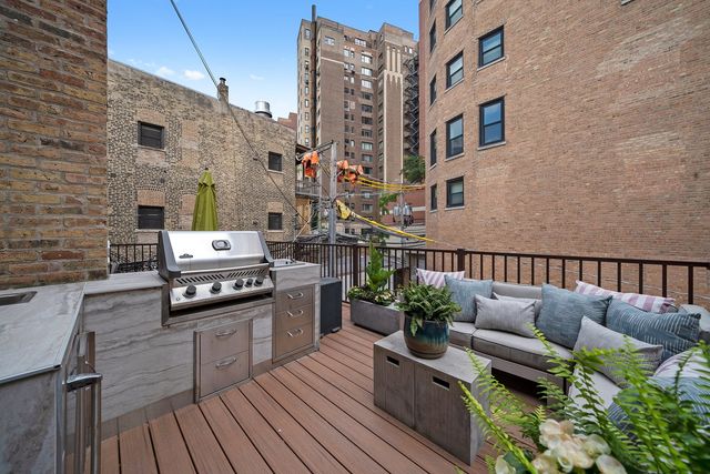 2113 N Clark Street, Chicago, IL 60614
