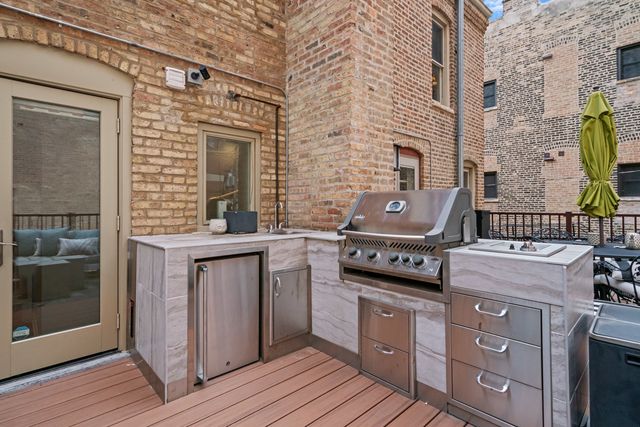 2113 N Clark Street, Chicago, IL 60614