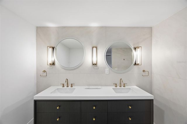 13025 VILLAGE CHASE CIRCLE, Tampa, FL 33618