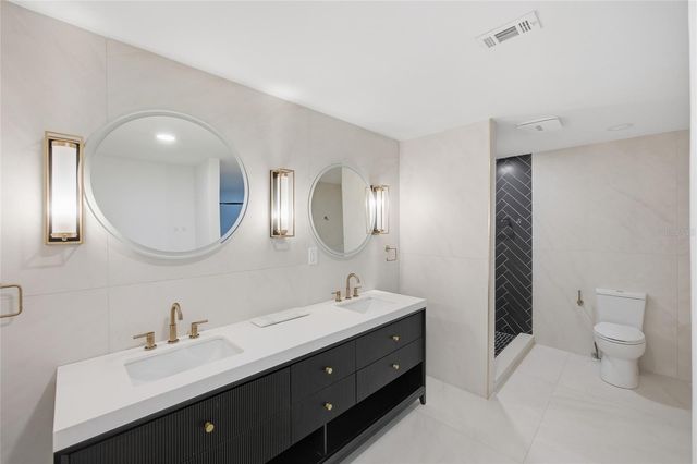 13025 VILLAGE CHASE CIRCLE, Tampa, FL 33618