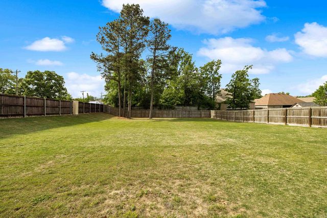 2401 Aberdeen Drive, Bryant, AR 72019