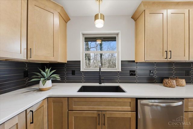 984 Woodcreek Drive, Miami Twp, OH 45150