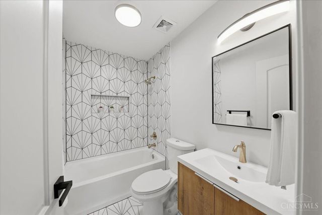 984 Woodcreek Drive, Miami Twp, OH 45150