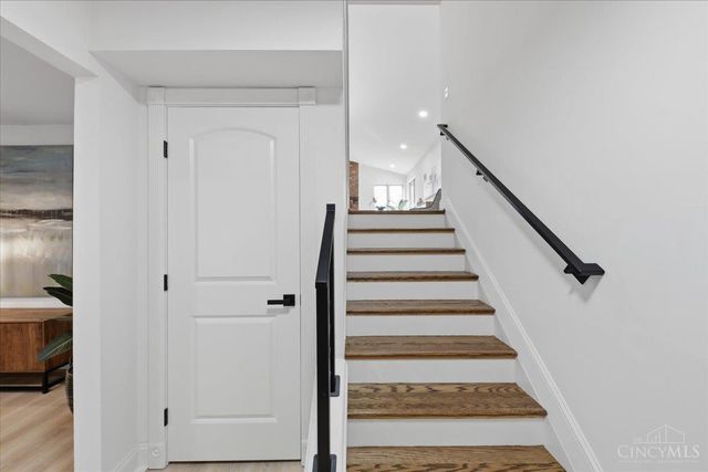 984 Woodcreek Drive, Miami Twp, OH 45150