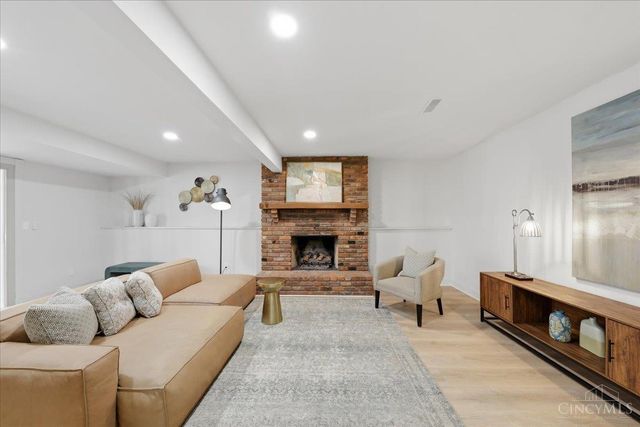 984 Woodcreek Drive, Miami Twp, OH 45150