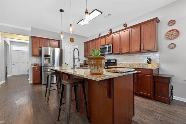 513 Simpson LN, Chesapeake, VA 23323
