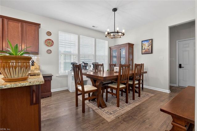 513 Simpson LN, Chesapeake, VA 23323