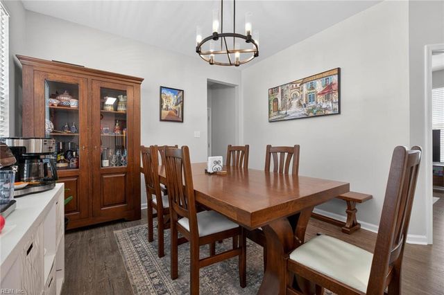 513 Simpson LN, Chesapeake, VA 23323