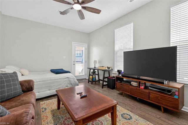 513 Simpson LN, Chesapeake, VA 23323