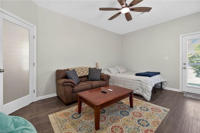 513 Simpson LN, Chesapeake, VA 23323