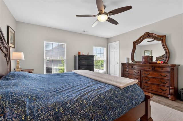 513 Simpson LN, Chesapeake, VA 23323