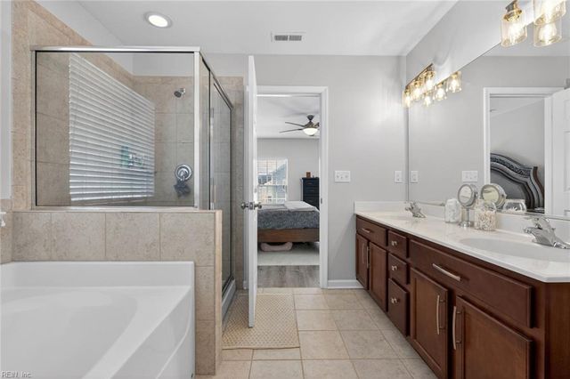 513 Simpson LN, Chesapeake, VA 23323