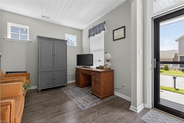 513 Simpson LN, Chesapeake, VA 23323