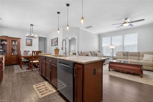 513 Simpson LN, Chesapeake, VA 23323