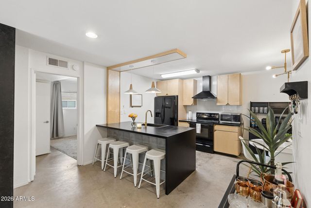 5525 E THOMAS Road R9, Phoenix, AZ 85018