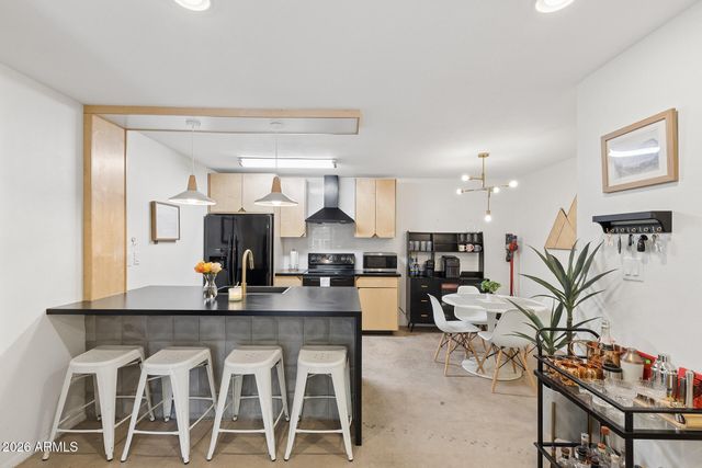 5525 E THOMAS Road R9, Phoenix, AZ 85018