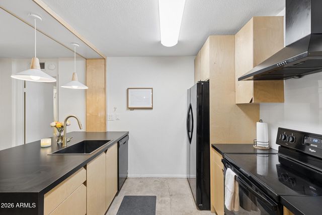 5525 E THOMAS Road R9, Phoenix, AZ 85018